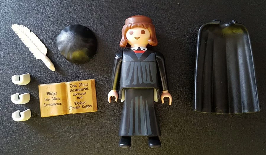 Playmobil-Figur des Reformators Martin Luther